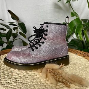 DR. MARTENS || Delaney Glitter Girls Boots